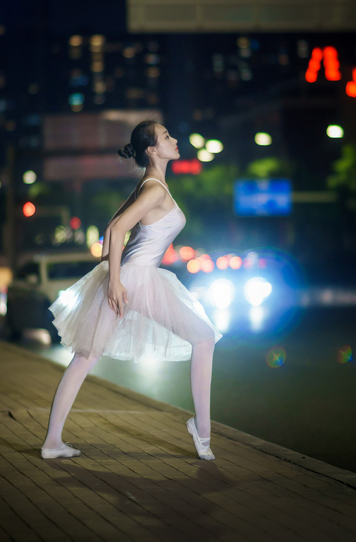 马刺小前锋完成赛季首个双双数据,马刺队小前锋